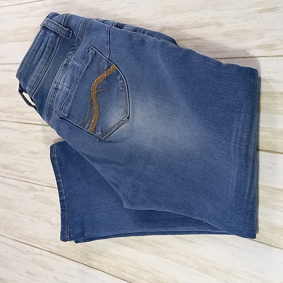 Hot Kiss Get the Lift Jean Capris Size Junior 5 - Picture 1 of 16